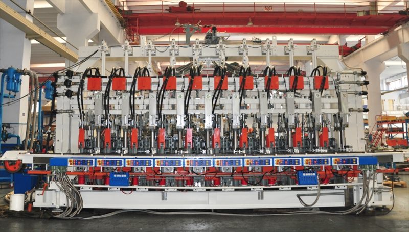 3-2 新产品：HS10-140双滴料制（zhì）瓶（píng）机（jī）_.jpg