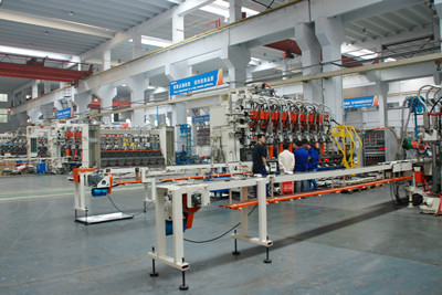 2 CIS制瓶机顺（shùn）利（lì）试（shì）车_size.jpg